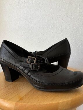 Classic Black Leather Mary Jane Heel Pumps - Women's